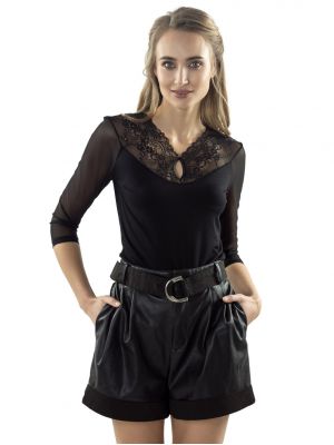 На картинке изображено - Нежная женская блуза из вискозы с кружевным декольте и прозрачными рукавами Eldar Danita | фото 1