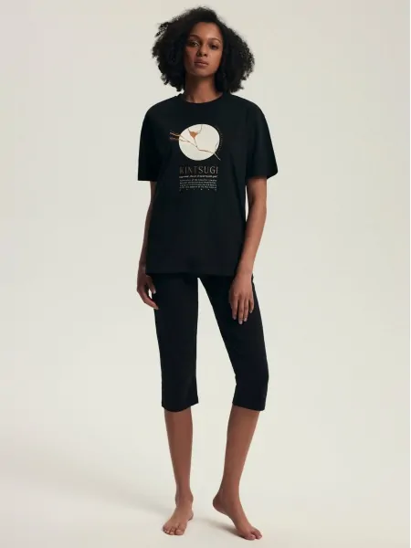 Women's black cotton pajamas with short sleeves and capri pants Henderson 43728 Dairoku