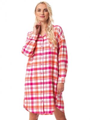 На картинке изображено - Женская короткая ночная сорочка / домашнее платье / рубашка из тёплой фланели в красную клетку с карманами и застёжкой на пуговицах Key LND 437 B23 | фото 1
