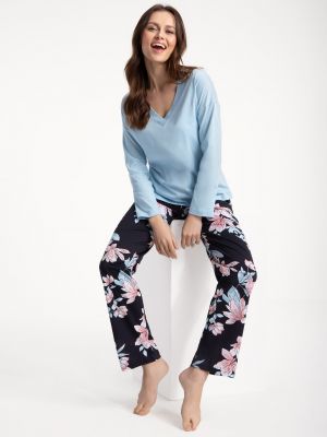 На картинке изображено - Женская хлопковая пижама / домашний комплект с брюками в цветы Luna 614 2023 | фото 1