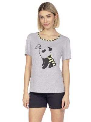На картинке изображено - Комфортная женская пижама из нежного хлопка / комплект для дома: футболка с принтом панда на груди и узкие шорты Regina 653 | фото 1