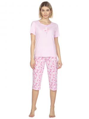 На картинке изображено - Женская пижама / домашний комплект из качественного хлопка: однотонная футболка с принтом на груди и узорчатые капри Regina 661 | фото 1