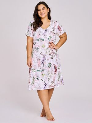 На картинке изображено - Женская удлинённая ночная рубашка / домашнее платье из нежного хлопка с растительным принтом и разрезами Taro Olive 3124 2XL-4XL | фото 1