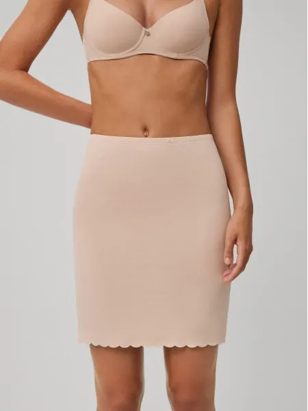 Short Slip with Seamless Edges Ysabel Mora 19005