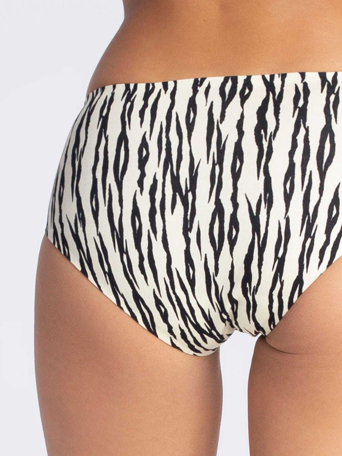 Жіночі безшовні трусики бікіні з чорно-білим візерунком Gatta Bikini Cotton Comfort Print 06 #5 Жіночі безшовні трусики бікіні з чорно-білим візерунком Gatta Bikini Cotton Comfort Print 06 #5